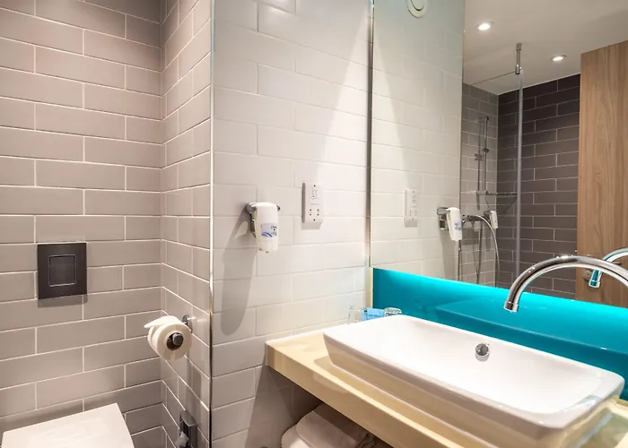Holiday Inn Express - London Heathrow T4 By Ihg